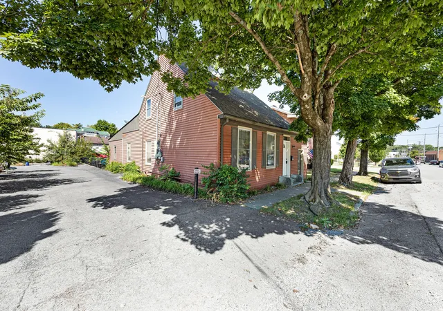 Photo 1 of Sale Pending at 206 S Chiles St, Harrodsburg, KY 40330 | MLS# 26024116 | Listing updated on 2026-09-12