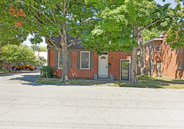 Photo 3 of Sale Pending at 206 S Chiles St, Harrodsburg, KY 40330 | MLS# 26024116 | Listing updated on 2026-09-12