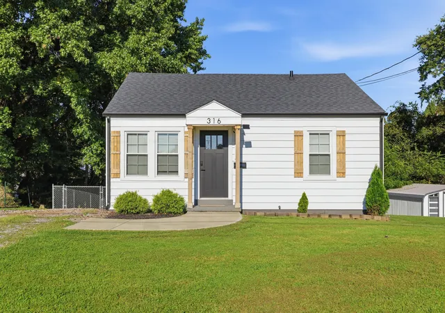 Photo 1 of Sale Pending at 316 S 10th Street, Murray, KY 42071 | MLS# 26024147 | Listing updated on 2026-09-04