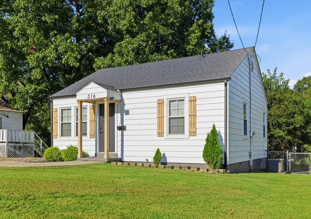 Photo 2 of Sale Pending at 316 S 10th Street, Murray, KY 42071 | MLS# 26024147 | Listing updated on 2026-09-04