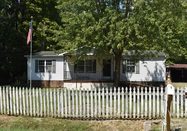 Photo 1 of Single family home for sale at 214 Arizona St, Paducah, KY 42003 | MLS# 26024149 | Listing updated on 2026-09-02