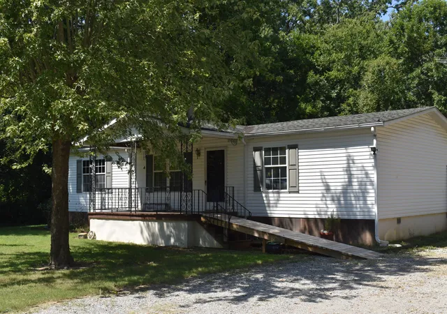 Photo 2 of Single family home for sale at 214 Arizona St, Paducah, KY 42003 | MLS# 26024149 | Listing updated on 2026-09-02