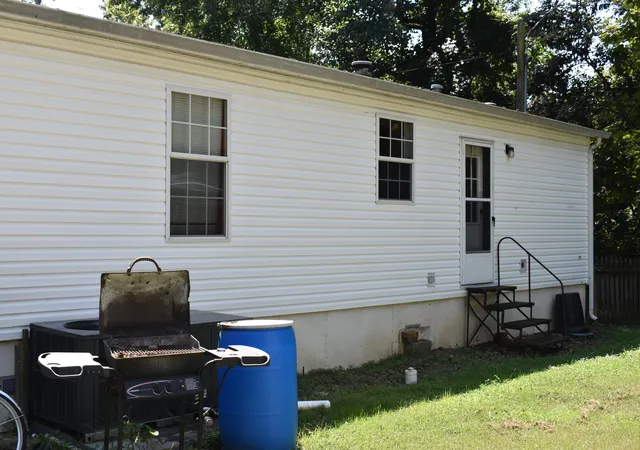 Single family home for sale at 214 Arizona St, Paducah, KY 42003 | MLS# 26024149 | Listing updated on 2026-09-16