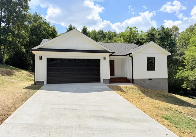 Photo 2 of Sale Pending at 40 Sandstone Dr, Mt Vernon, KY 40456 | MLS# 26024140 | Listing updated on 2026-09-05