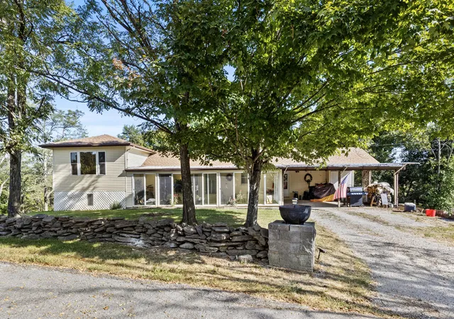 Photo 2 of Sale Pending at 449 Bailey Rd, Georgetown, KY 40324 | MLS# 26024174 | Listing updated on 2026-09-20