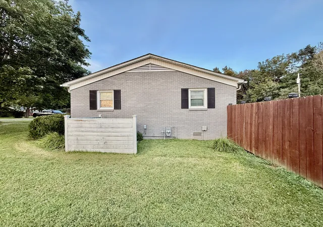 Photo 3 of Sale Pending at 153 Southern Hts, Mayfield, KY 42066 | MLS# 26024533 | Listing updated on 2026-09-10