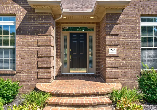 Photo 3 of Sale Pending at 1245 Birmingham Ln, Lexington, KY 40513 | MLS# 26024169 | Listing updated on 2026-09-10