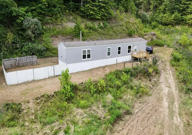 Photo 1 of Single family home for sale at 112 Mckenzie Branch Rd, Flatgap, KY 41219 | MLS# 26024143 | Listing updated on 2026-10-29