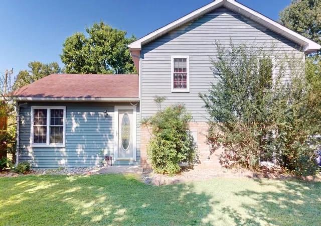 Single family home for sale at 211 L Hancock Rd, Columbia, KY 42728 | MLS# 26024168