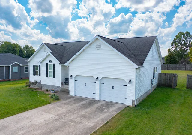 Photo 2 of Single family home for sale at 3403 Barbourville Rd, London, KY 40744 | MLS# 26024161 | Listing updated on 2026-09-02