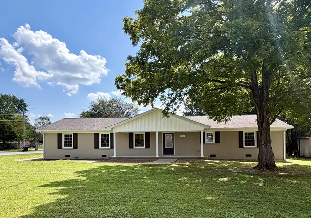 Photo 2 of Single family home for sale at 1701 Keenland Dr, Murray, KY 42071 | MLS# 26024153 | Listing updated on 2026-09-16