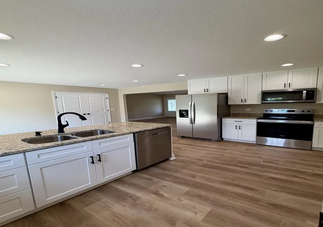 Photo 4 of Single family home for sale at 1701 Keenland Dr, Murray, KY 42071 | MLS# 26024153 | Listing updated on 2026-09-16