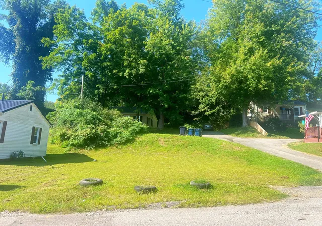 Photo 11 of Single family home for sale at 1915 Dixon St, Ashland, KY 41101 | MLS# 26024163 | Listing updated on 2026-10-13