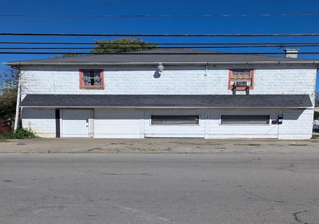Photo 1 of Multi family home for sale at 135 E Broadway St, Winchester, KY 40391 | MLS# 26024167 | Listing updated on 2026-10-18