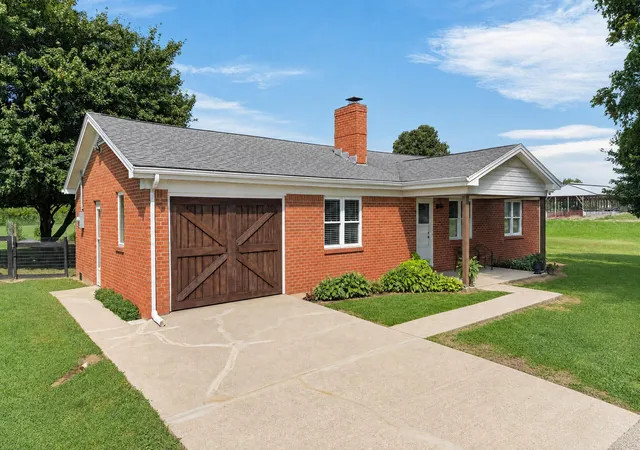 Single family home for sale at 7610 Kentucky 1781, Crab Orchard, KY 40419 | MLS# 26024159