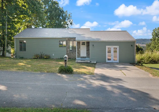 Single family home for sale at 3925 Hickory Hl Dr, Somerset, KY 42503 | MLS# 26024238