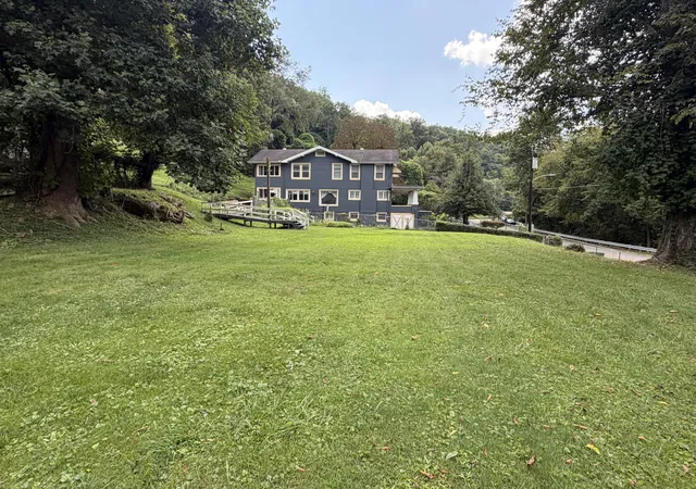 Photo 1 of Single family home for sale at 522 N Main St, Harlan, KY 40831 | MLS# 26024164 | Listing updated on 2026-09-10
