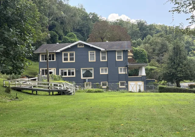 Photo 2 of Single family home for sale at 522 N Main St, Harlan, KY 40831 | MLS# 26024164 | Listing updated on 2026-09-10