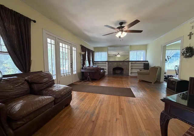 Photo 4 of Single family home for sale at 522 N Main St, Harlan, KY 40831 | MLS# 26024164 | Listing updated on 2026-09-10