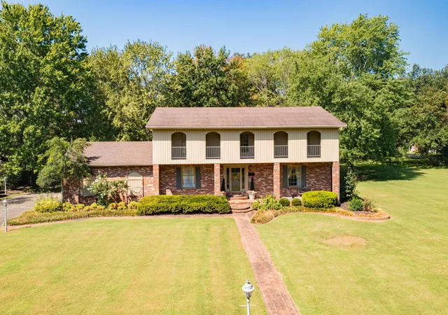 Photo 1 of Single family home for sale at 1002 County Cork Dr, Murray, KY 42071 | MLS# 26024448 | Listing updated on 2026-09-04