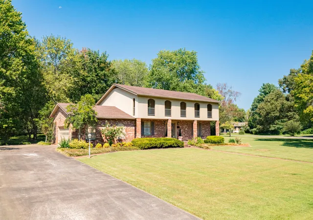 Photo 2 of Single family home for sale at 1002 County Cork Dr, Murray, KY 42071 | MLS# 26024448 | Listing updated on 2026-09-04