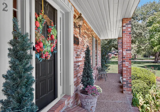 Photo 4 of Single family home for sale at 1002 County Cork Dr, Murray, KY 42071 | MLS# 26024448 | Listing updated on 2026-09-04