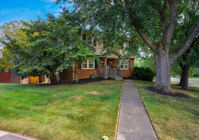 Photo 1 of Single family home for sale at 2390 Heather Way, Lexington, KY 40503 | MLS# 26024221 | Listing updated on 2026-10-20