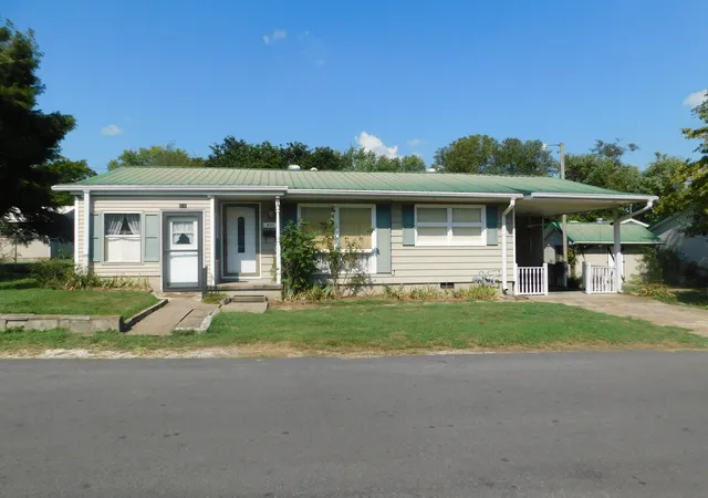 Photo 1 of Single family home for sale at 401 Nichols St, Princeton, KY 42445 | MLS# 26025828 | Listing updated on 2026-10-14