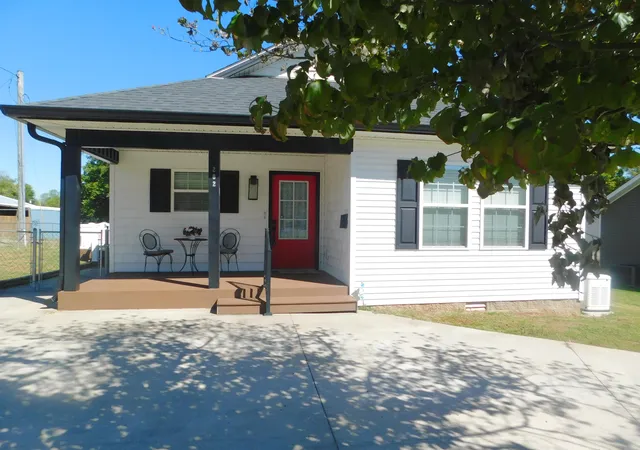 Photo 1 of Single family home for sale at 202 W Legion Dr, Princeton, KY 42445 | MLS# 26027681 | Listing updated on 2026-10-06