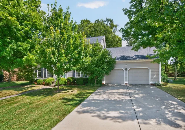 Photo 3 of Sale Pending at 3004 Island Dr, Lexington, KY 40502 | MLS# 26024208 | Listing updated on 2026-09-04