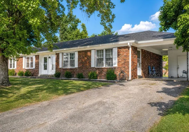 Photo 2 of Sale Pending at 501 503 Williamsburg Rd, Frankfort, KY 40601 | MLS# 26024264 | Listing updated on 2026-09-09