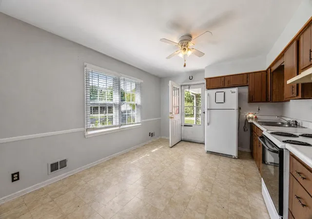 Listing Photo 3 - Condo for sale in building located at 501-503 Williamsburg Rd, Frankfort, KY 40601
