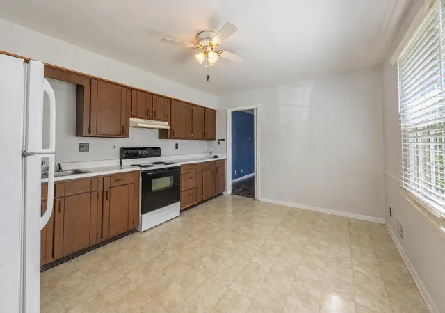 Listing Photo 4 - Condo for sale in building located at 501-503 Williamsburg Rd, Frankfort, KY 40601