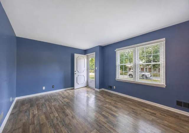 Listing Photo 5 - Condo for sale in building located at 501-503 Williamsburg Rd, Frankfort, KY 40601