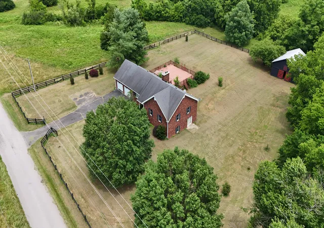 Photo 2 of Single family home for sale at 1109 Mitchell Ln, Danville, KY 40422 | MLS# 26024185 | Listing updated on 2026-09-11