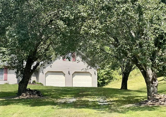 Photo 3 of Single family home for sale at 182 Brandi Dr, London, KY 40744 | MLS# 26024201 | Listing updated on 2026-09-03