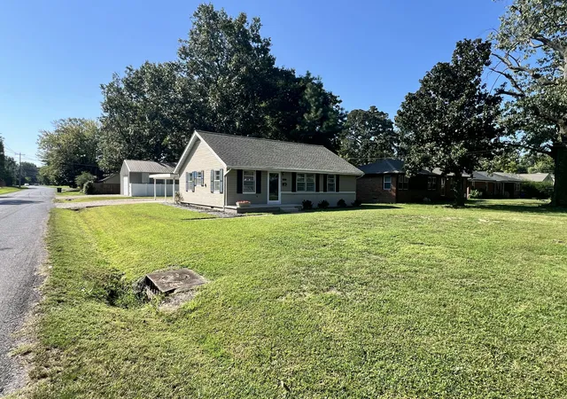 Photo 3 of Single family home for sale at 3000 Harrison St, Paducah, KY 42001 | MLS# 26024266 | Listing updated on 2026-09-15