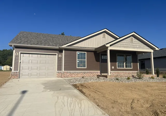 Photo 2 of Single family home for sale at 211 Ter View Dr, Berea, KY 40403 | MLS# 26024239 | Listing updated on 2026-09-03