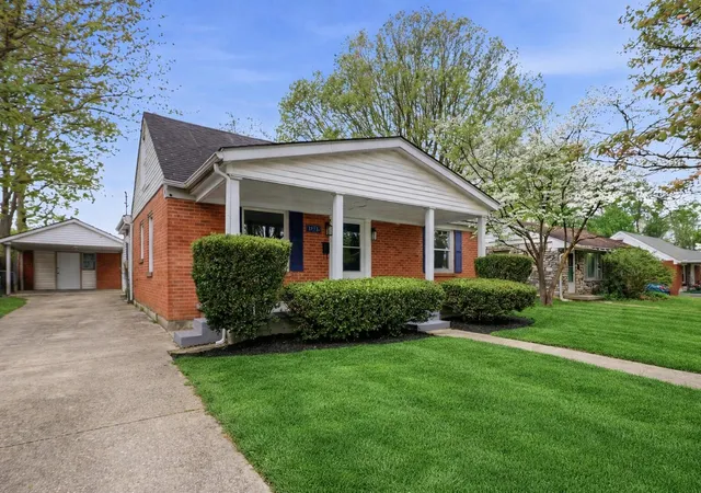 Photo 3 of Single family home for sale at 636 Stratford Dr, Lexington, KY 40503 | MLS# 26024316 | Listing updated on 2026-09-04