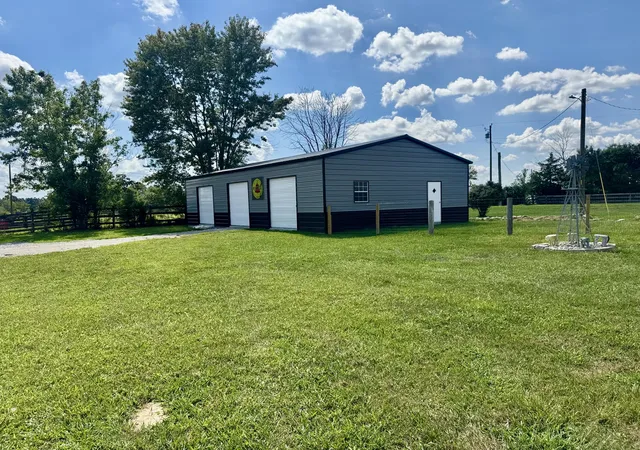 Photo 3 of Single family home for sale at 960 Charlie Norris Rd, Richmond, KY 40475 | MLS# 26024475 | Listing updated on 2026-10-25
