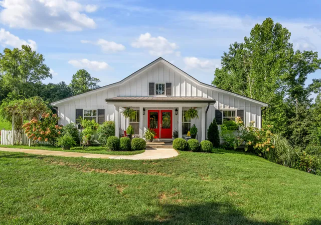 Photo 1 of Sale Pending at 3072 Sugar Crk Pike, Nicholasville, KY 40356 | MLS# 26024342 | Listing updated on 2026-10-09