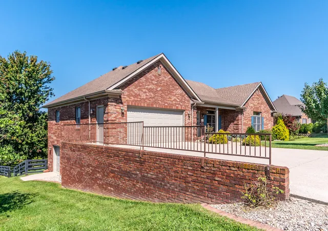Photo 3 of Single family home for sale at 3008 Woodfield Cir, Richmond, KY 40475 | MLS# 26024440 | Listing updated on 2026-09-15
