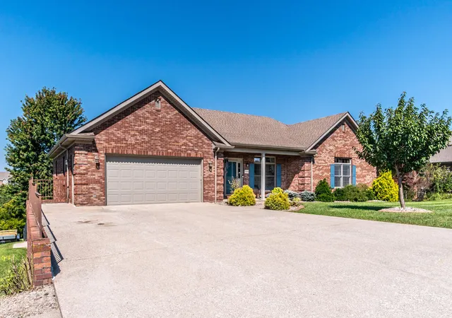 Photo 3 of Single family home for sale at 3008 Woodfield Cir, Richmond, KY 40475 | MLS# 26024440 | Listing updated on 2026-09-15