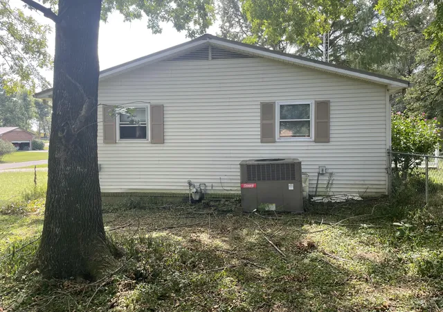 Photo 2 of Single family home for sale at 173 Whispering Oaks Loop, Mayfield, KY 42066 | MLS# 26024694 | Listing updated on 2026-09-12
