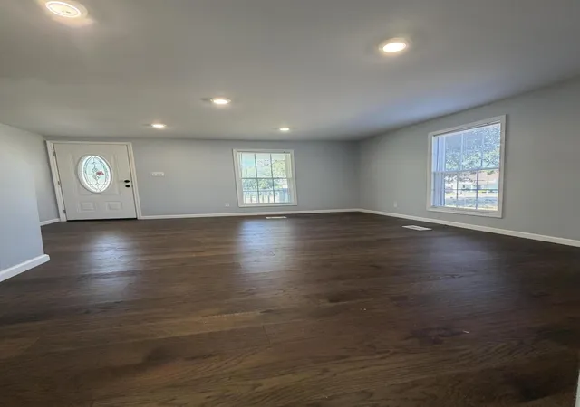 Photo 2 of Single family home for sale at 204 Crutchfield St, Science Hill, KY 42553 | MLS# 26024459 | Listing updated on 2026-09-24