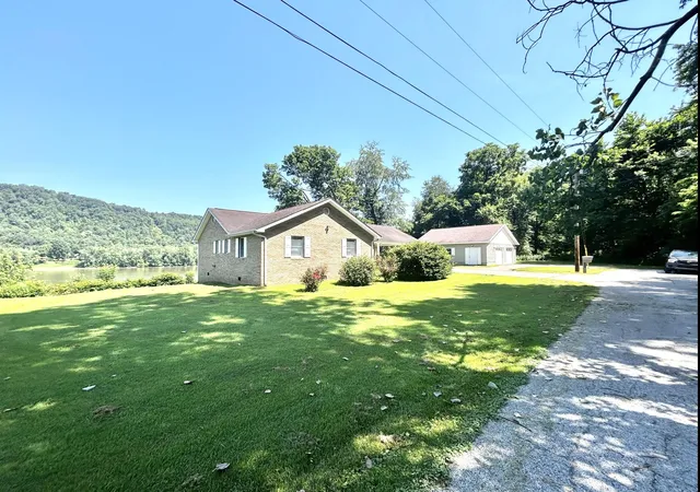 Photo 4 of Single family home for sale at 12 River St, Vanceburg, KY 41179 | MLS# 26024536 | Listing updated on 2026-09-10