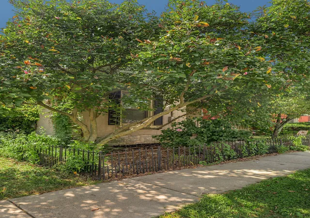 Photo 3 of Single family home for sale at 238 E 4th Street, Lexington, KY 40508 | MLS# 26024520 | Listing updated on 2026-09-12