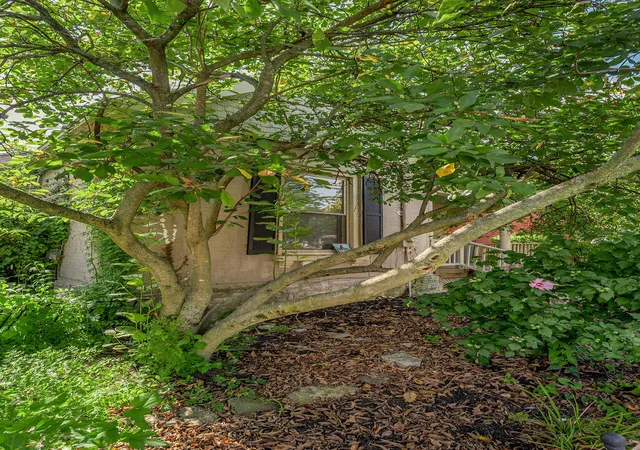 Photo 3 of Single family home for sale at 238 E 4th Street, Lexington, KY 40508 | MLS# 26024520 | Listing updated on 2026-09-12