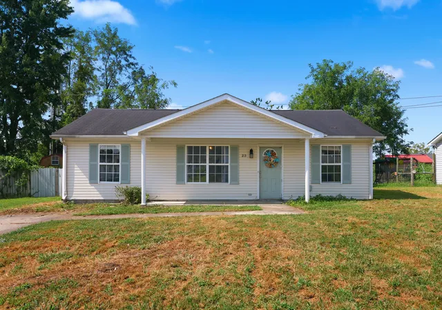 Photo 1 of Sale Pending at 213 Kiester Dr, Berea, KY 40403 | MLS# 26024499 | Listing updated on 2026-09-11