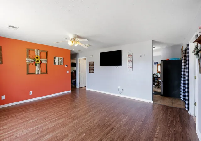 Photo 3 of Sale Pending at 213 Kiester Dr, Berea, KY 40403 | MLS# 26024499 | Listing updated on 2026-09-11